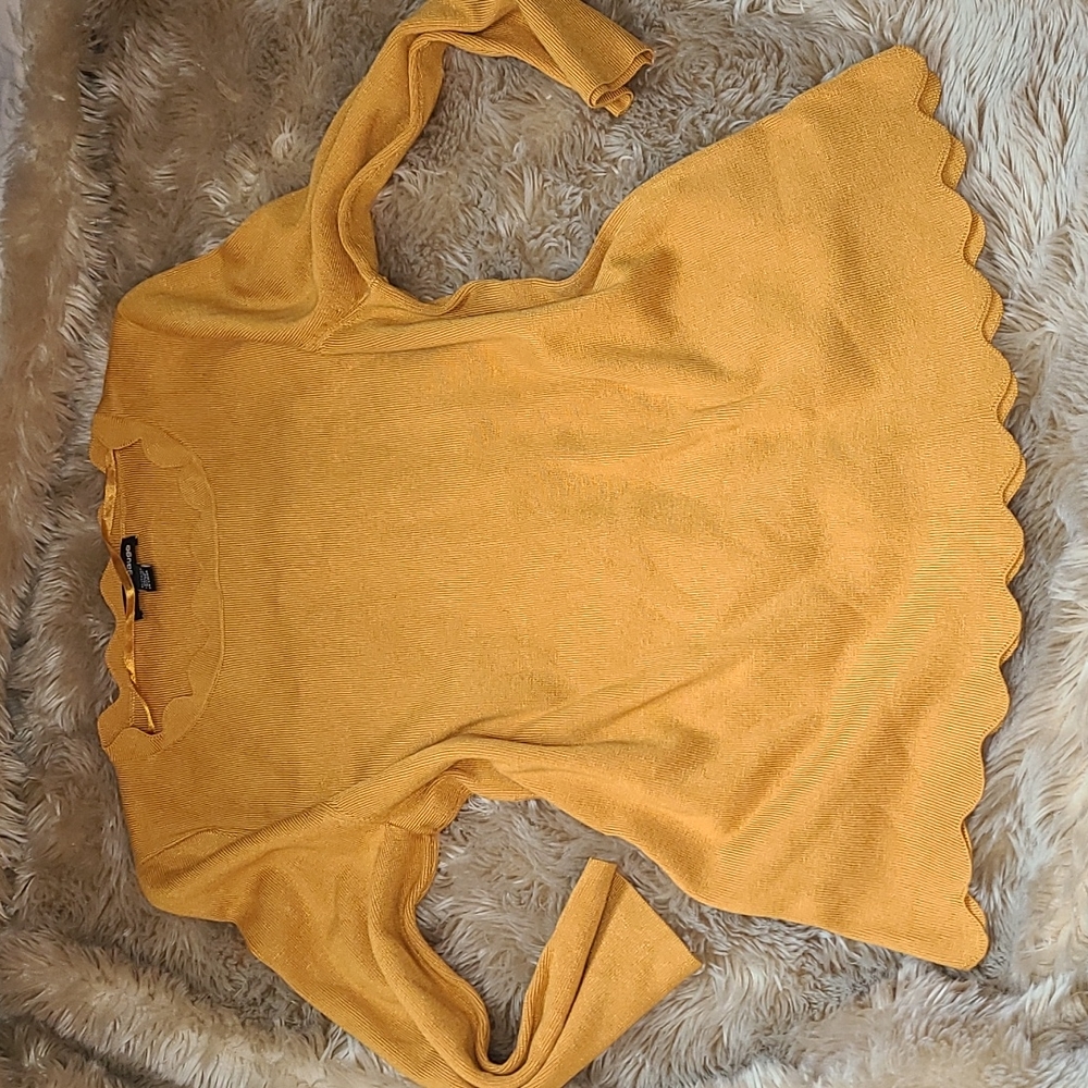Women NWOT New Cable & Gauge Marigold Mustard Large Scalloped Edge Fall Sweater